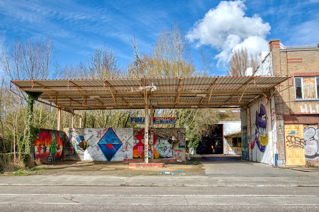 HDR Doel belgie belgique urbex decay verlaten spookdorp spookstad kerncentrale graffiti